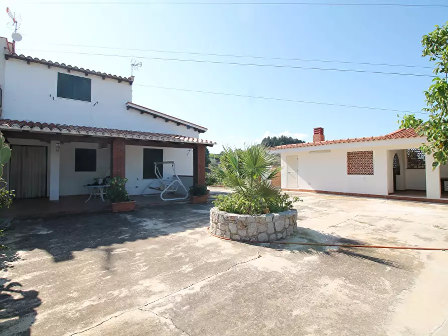 Immagine 12 di Villa in vendita  in Contrada Quaranta Salme a Termini Imerese