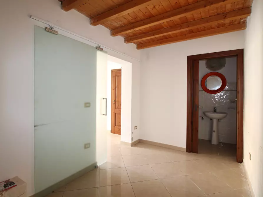 Immagine 7 di Ufficio in vendita  in Piazza Matrice a Bagheria