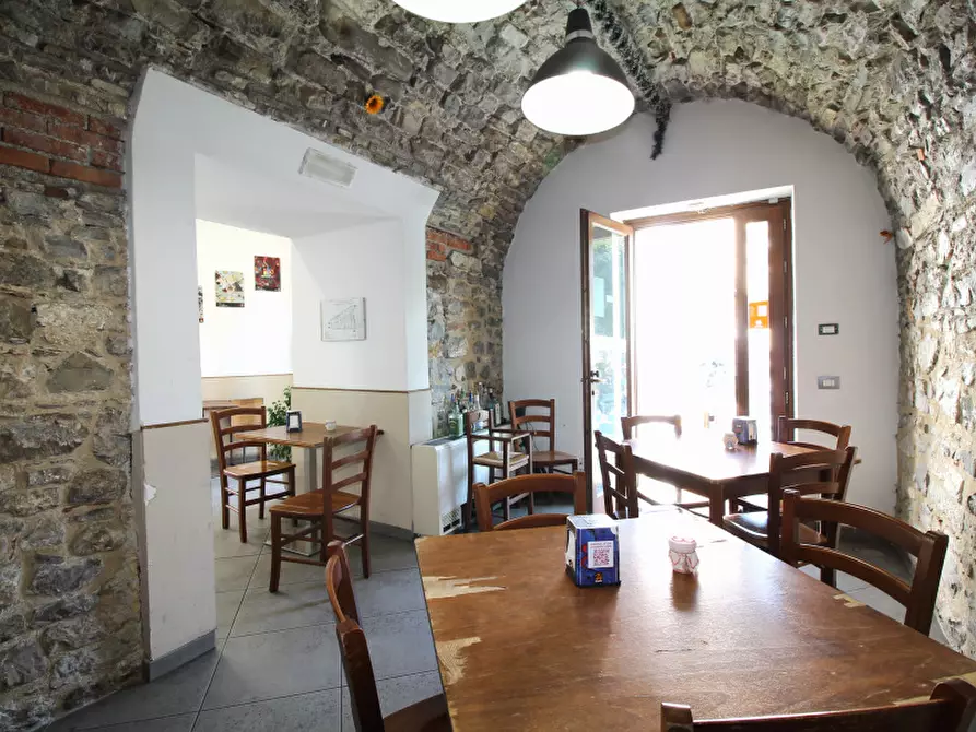 Immagine 11 di Negozio in vendita  in Piazza Duomo a Termini Imerese