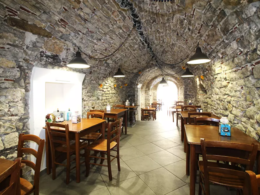 Immagine 13 di Negozio in vendita  in Piazza Duomo a Termini Imerese