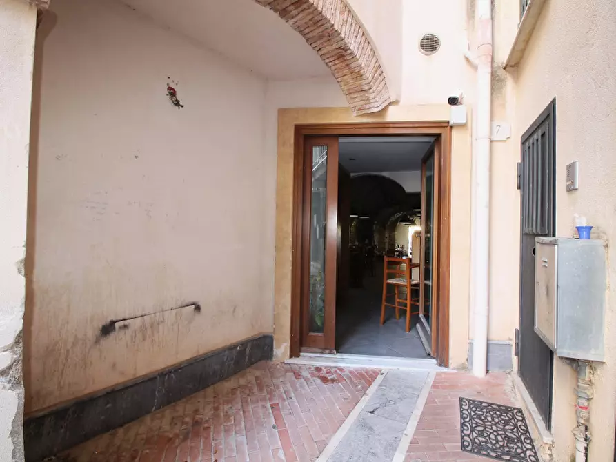 Immagine 14 di Negozio in vendita  in Piazza Duomo a Termini Imerese