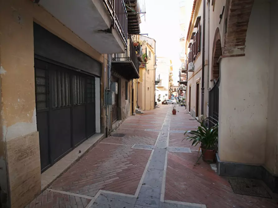 Immagine 15 di Negozio in vendita  in Piazza Duomo a Termini Imerese