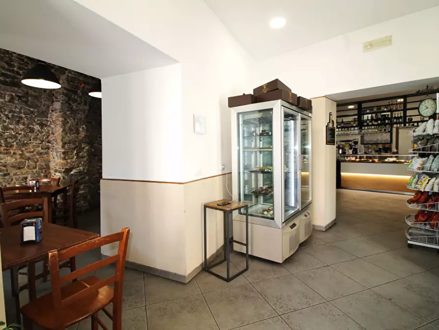 Immagine 19 di Negozio in vendita  in Piazza Duomo a Termini Imerese