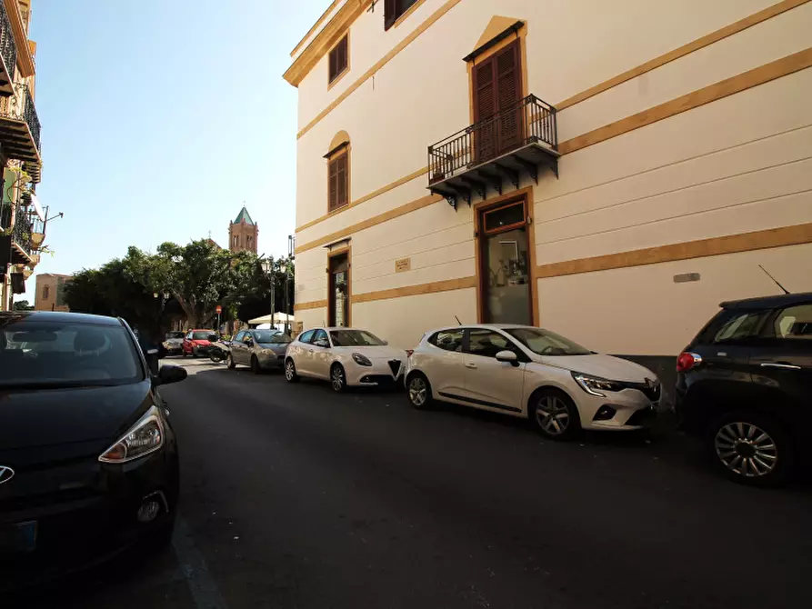 Immagine 2 di Negozio in vendita  in Piazza Duomo a Termini Imerese