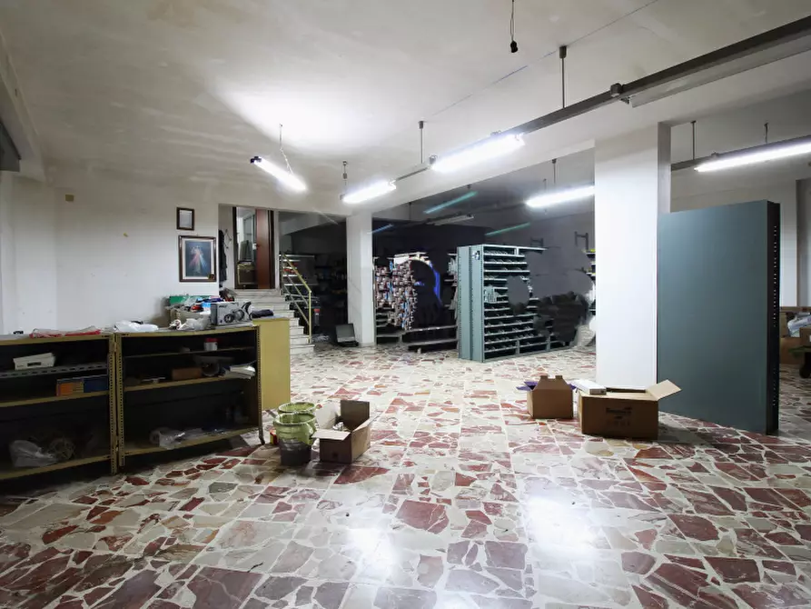 Immagine 3 di Negozio in vendita  in Via Giuseppe Cesare Abba a Bagheria