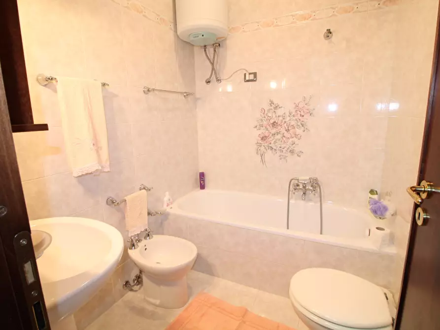 Immagine 11 di Villa in vendita  in Piazza Antico Pozzo a Casteldaccia