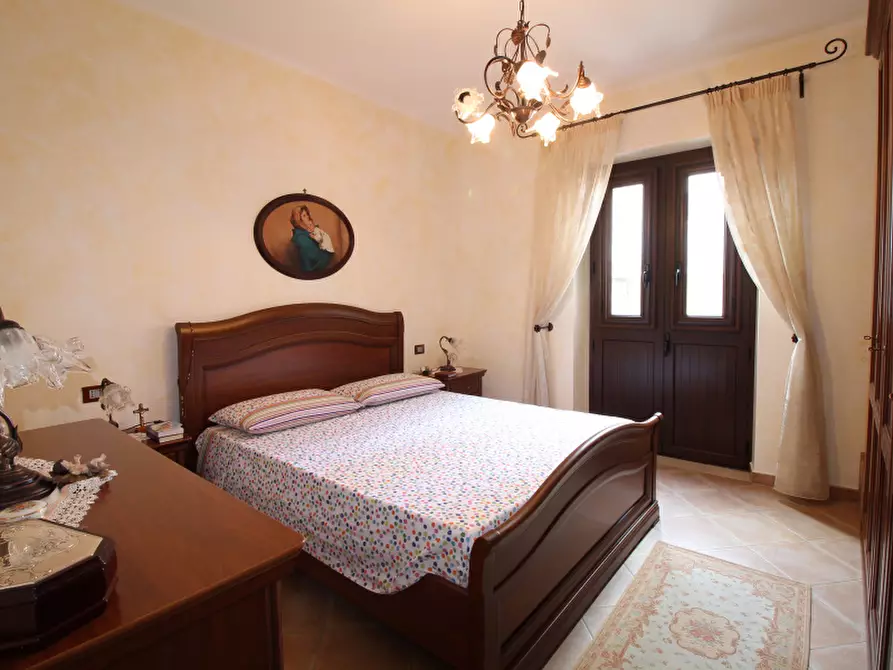 Immagine 12 di Villa in vendita  in Piazza Antico Pozzo a Casteldaccia