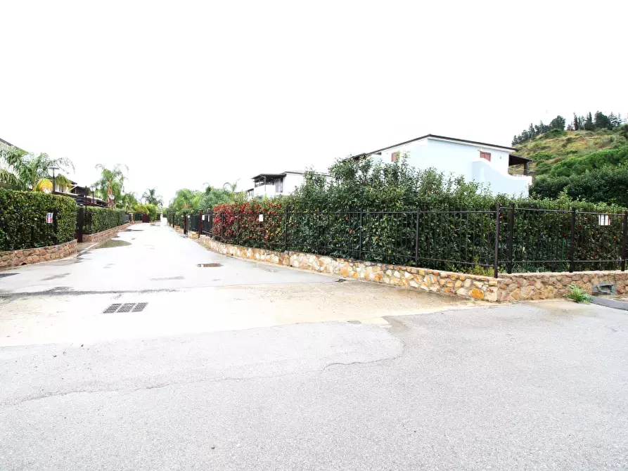 Immagine 7 di Villa in vendita  in Autostrada Messina-Palermo a Campofelice Di Roccella