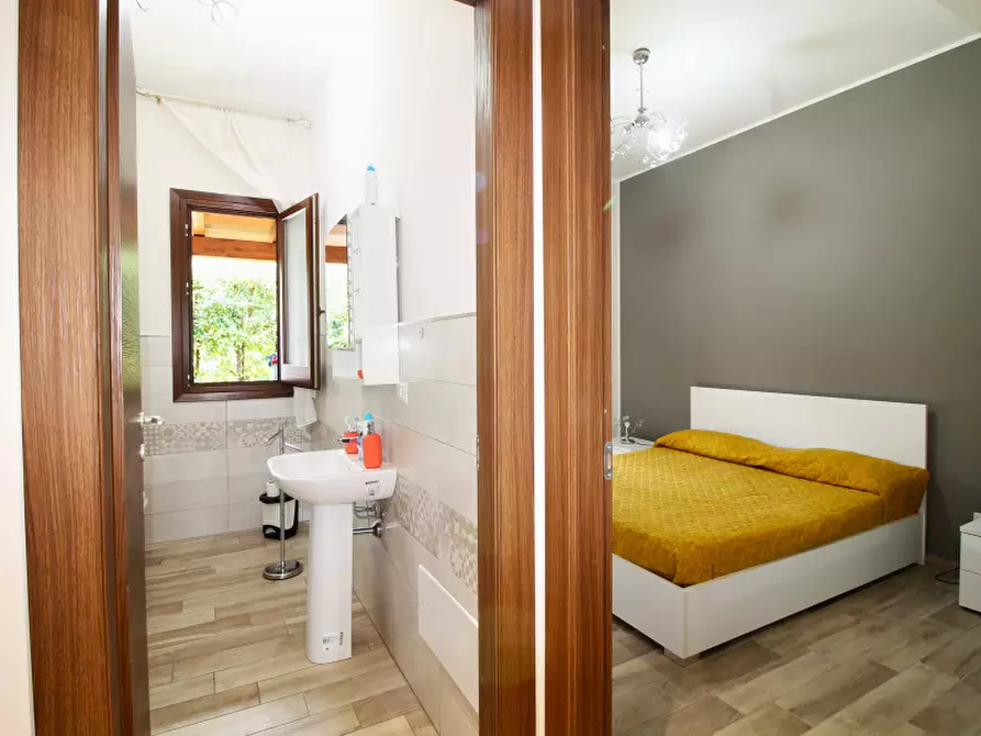 Immagine 19 di Villa in vendita  in Autostrada Messina-Palermo a Campofelice Di Roccella