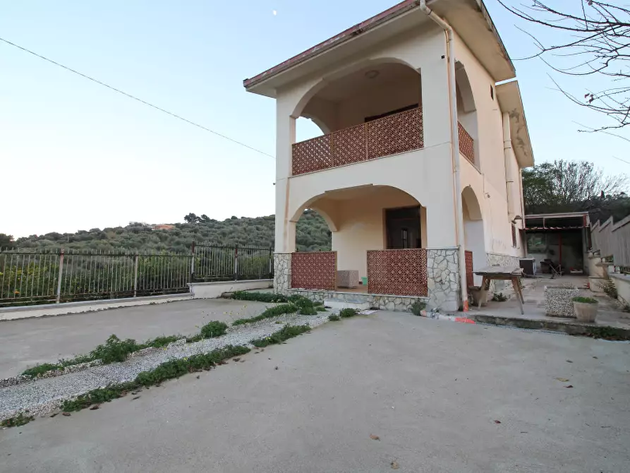 Immagine 2 di Villa in vendita  in Strada Corvo a Casteldaccia