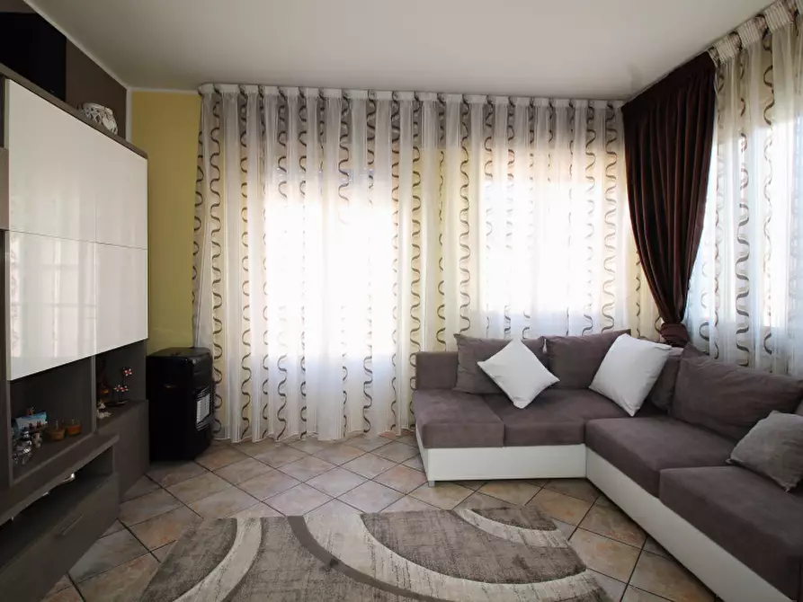 Immagine 3 di Villa in vendita  in Via Caronia a Bagheria