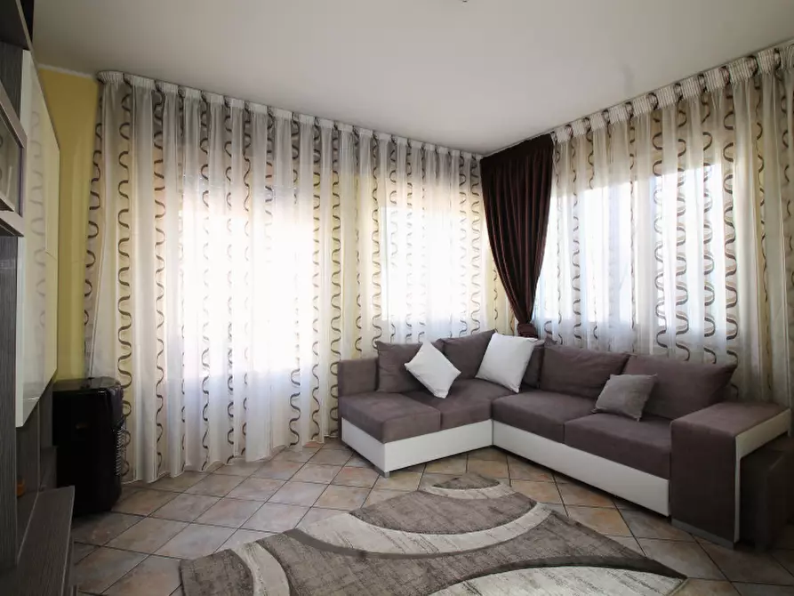 Immagine 4 di Villa in vendita  in Via Caronia a Bagheria