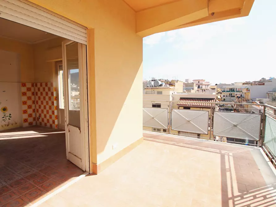 Immagine 13 di Appartamento in vendita  in Via Giacomo Restivo a Bagheria