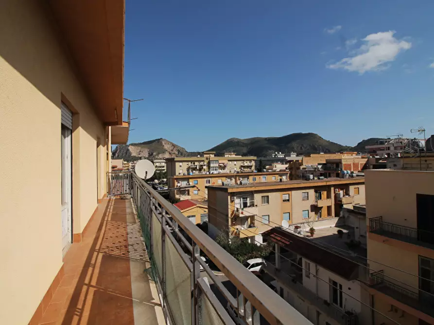 Immagine 15 di Appartamento in vendita  in Via Giacomo Restivo a Bagheria