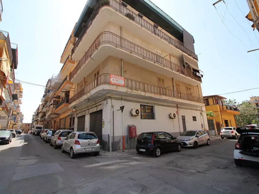 Immagine 25 di Appartamento in vendita  in Via Salvatore Rosa a Bagheria