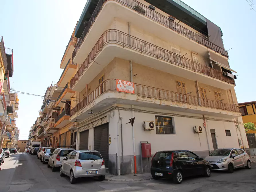 Immagine 27 di Appartamento in vendita  in Via Salvatore Rosa a Bagheria