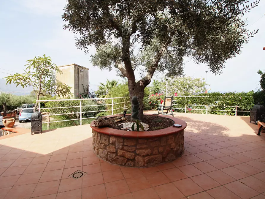 Immagine 3 di Villa in vendita  in Via Francesco Paolo Perez a Bagheria