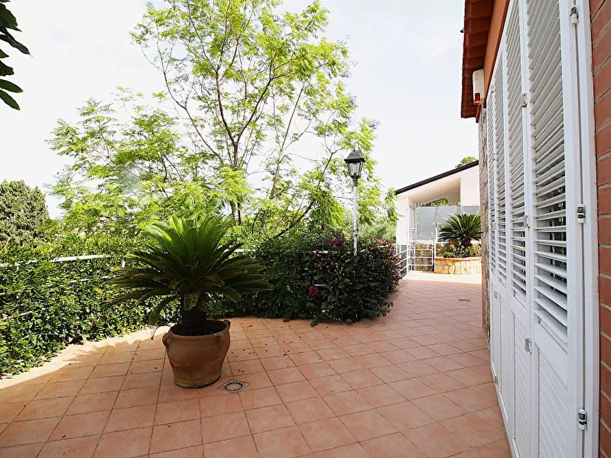 Immagine 23 di Villa in vendita  in Via Francesco Paolo Perez a Bagheria