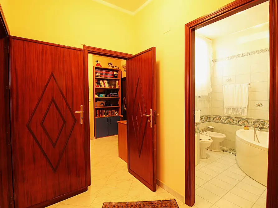 Immagine 14 di Appartamento in vendita  in Via Angiò a Bagheria