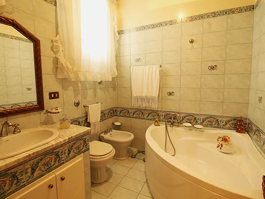 Immagine 15 di Appartamento in vendita  in Via Angiò a Bagheria