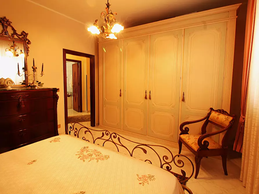 Immagine 18 di Appartamento in vendita  in Via Angiò a Bagheria