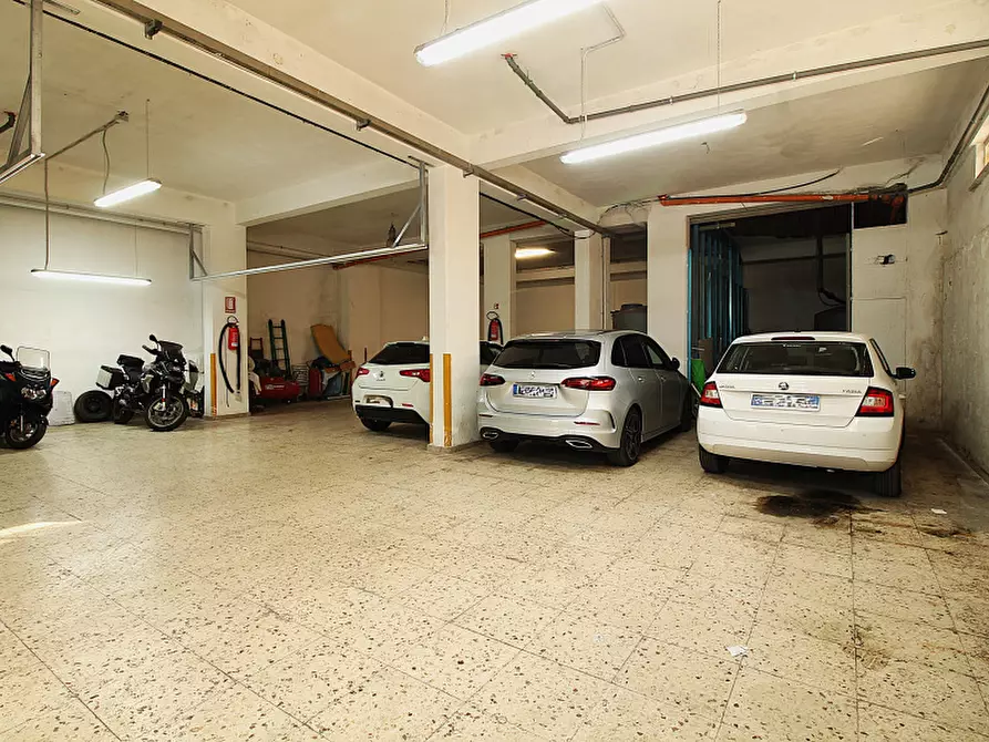 Immagine 9 di Negozio in vendita  in Via La Masa a Bagheria