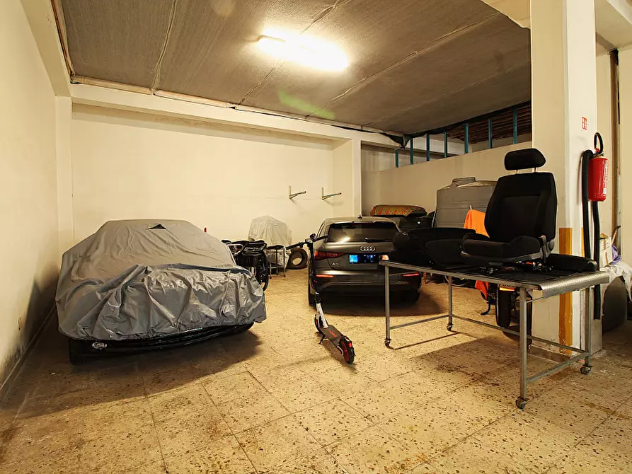 Immagine 11 di Negozio in vendita  in Via La Masa a Bagheria