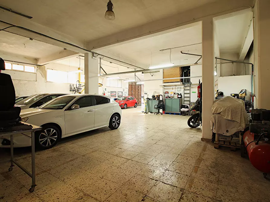 Immagine 12 di Negozio in vendita  in Via La Masa a Bagheria