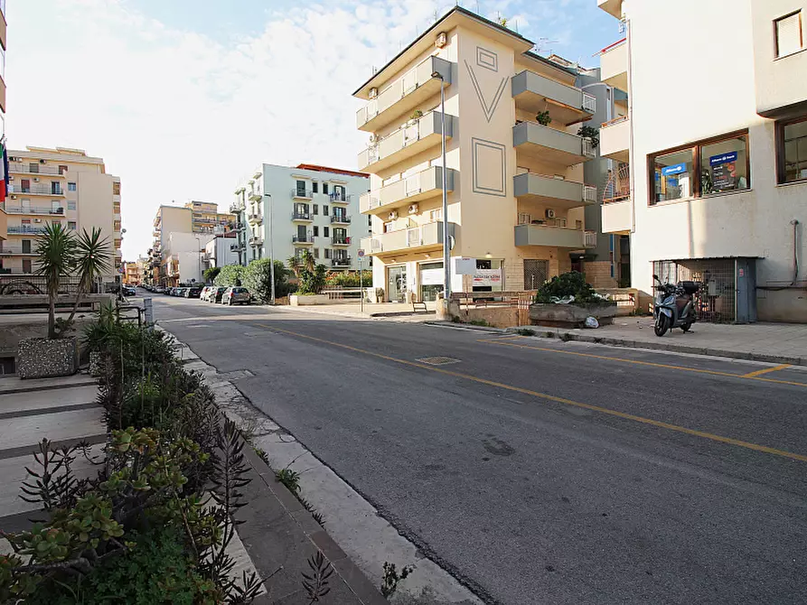 Immagine 16 di Negozio in vendita  in Via La Masa a Bagheria