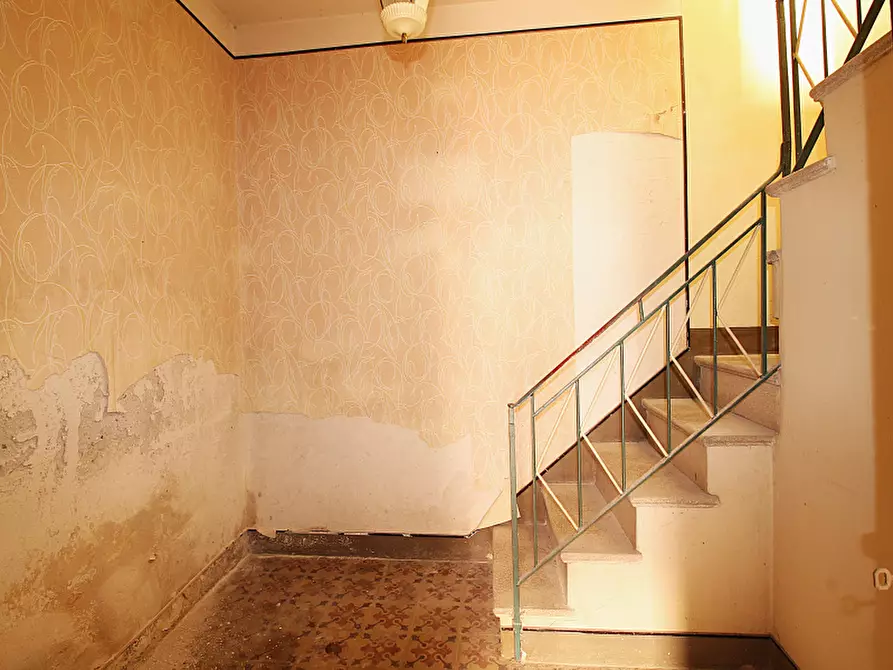 Immagine 5 di Palazzo in vendita  in Via Alessandria a Bagheria