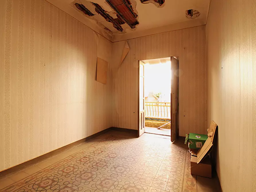 Immagine 8 di Palazzo in vendita  in Via Alessandria a Bagheria