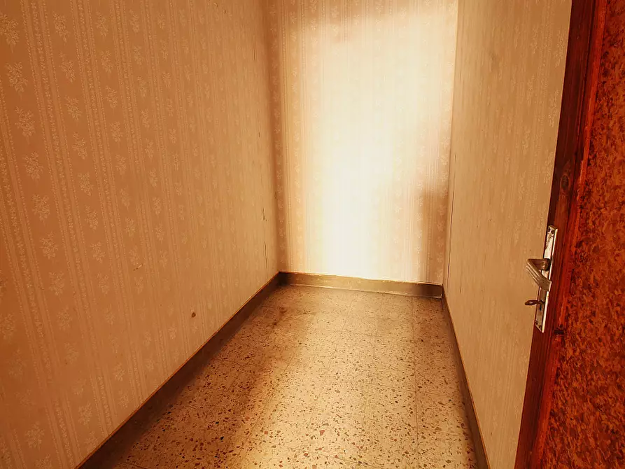 Immagine 9 di Palazzo in vendita  in Via Alessandria a Bagheria