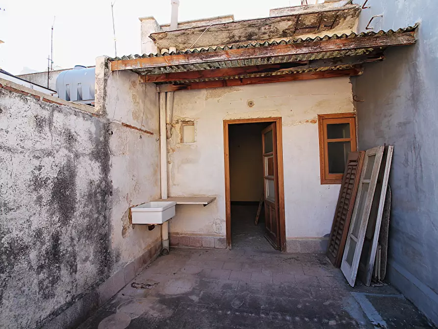 Immagine 14 di Palazzo in vendita  in Via Alessandria a Bagheria