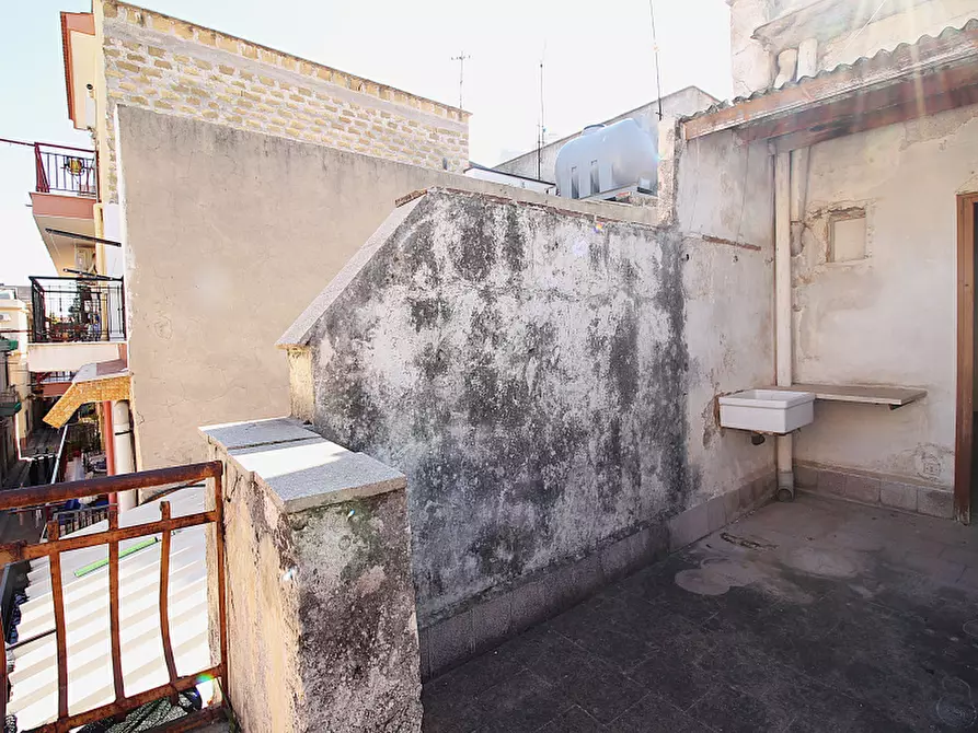 Immagine 15 di Palazzo in vendita  in Via Alessandria a Bagheria