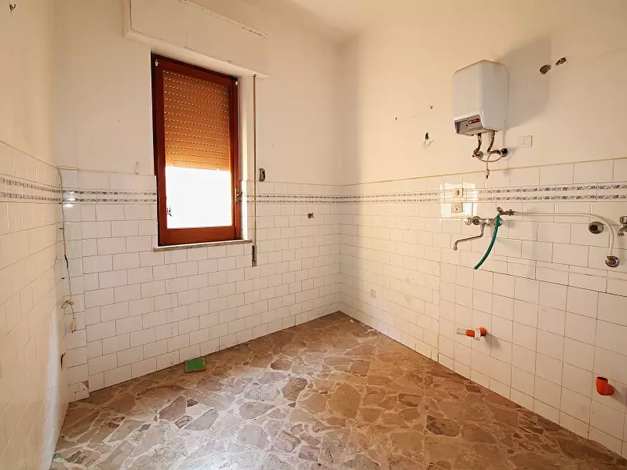 Immagine 10 di Appartamento in vendita  in Via Niccolò Tommaseo a Bagheria