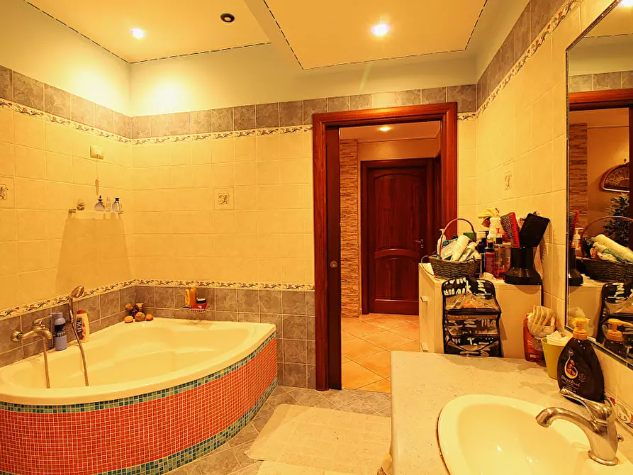 Immagine 11 di Appartamento in vendita  in Via Giovanni Nicola Salernitano a Bagheria