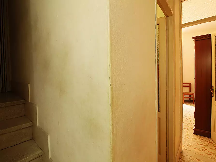 Immagine 10 di Palazzo in vendita  in Via Suppietro a Casteldaccia