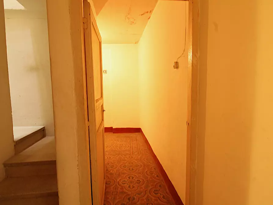 Immagine 19 di Palazzo in vendita  in Via Suppietro a Casteldaccia