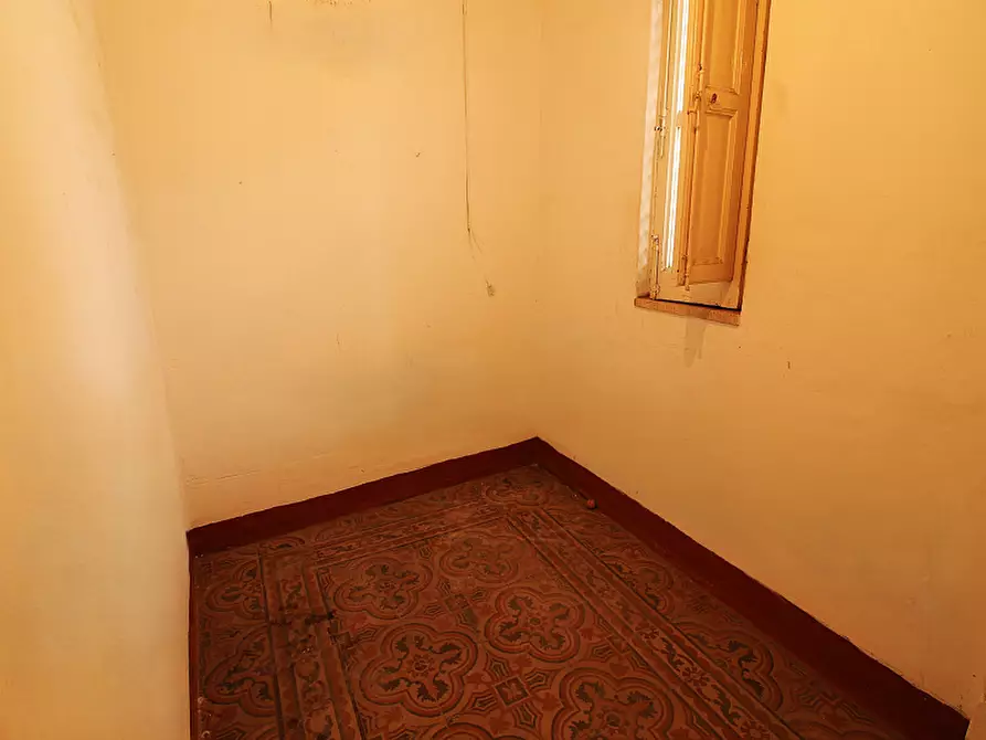 Immagine 25 di Palazzo in vendita  in Via Suppietro a Casteldaccia