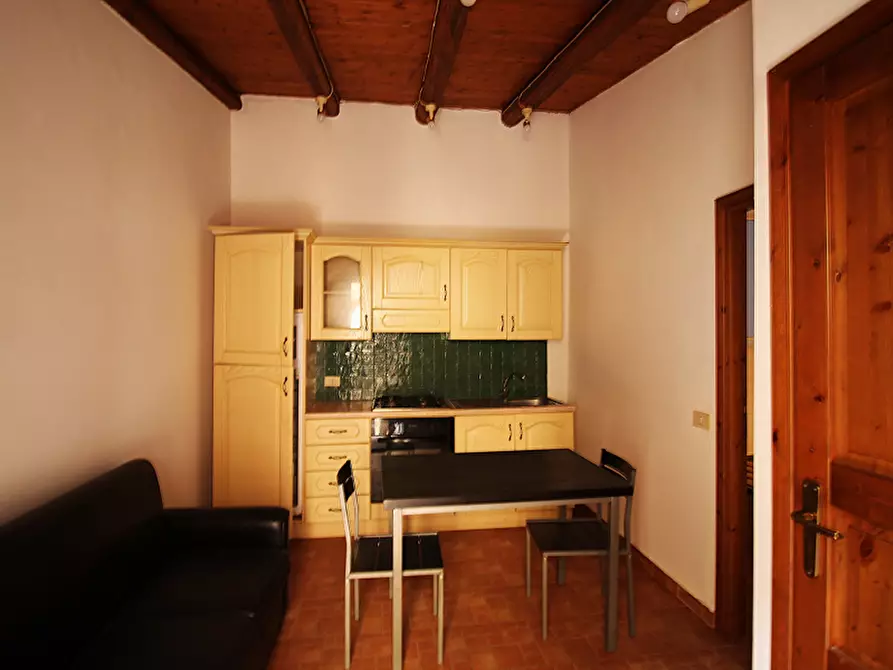 Immagine 3 di Palazzo in vendita  in Via Caramia a Bagheria