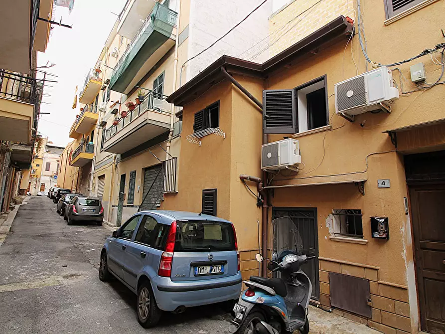 Immagine 1 di Palazzo in vendita  in Via Caramia a Bagheria