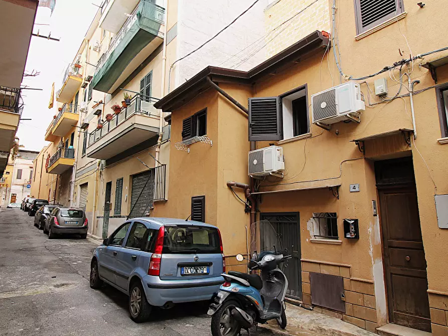 Immagine 17 di Palazzo in vendita  in Via Caramia a Bagheria