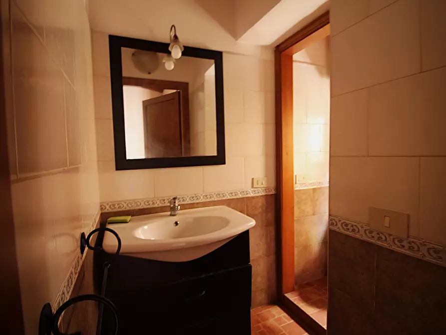 Immagine 12 di Palazzo in vendita  in Via Caramia a Bagheria