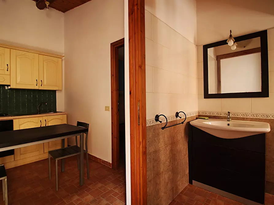 Immagine 15 di Palazzo in vendita  in Via Caramia a Bagheria