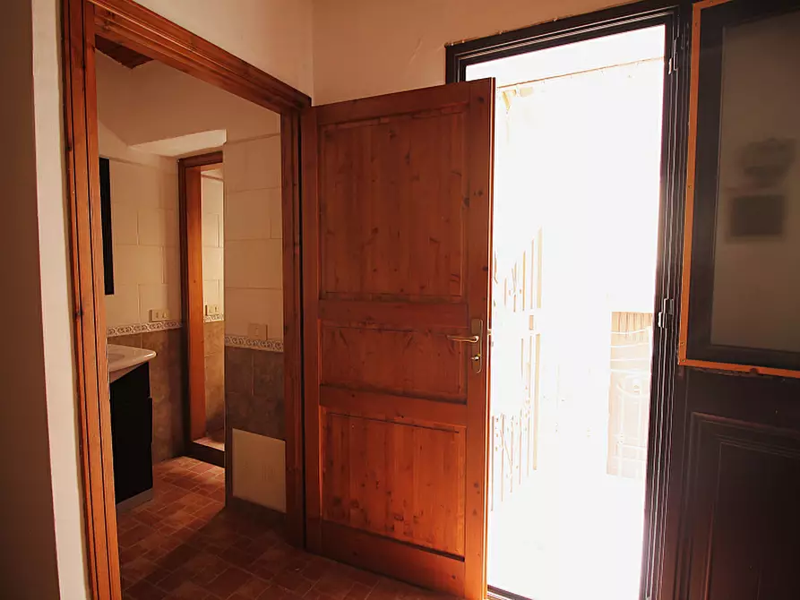 Immagine 16 di Palazzo in vendita  in Via Caramia a Bagheria