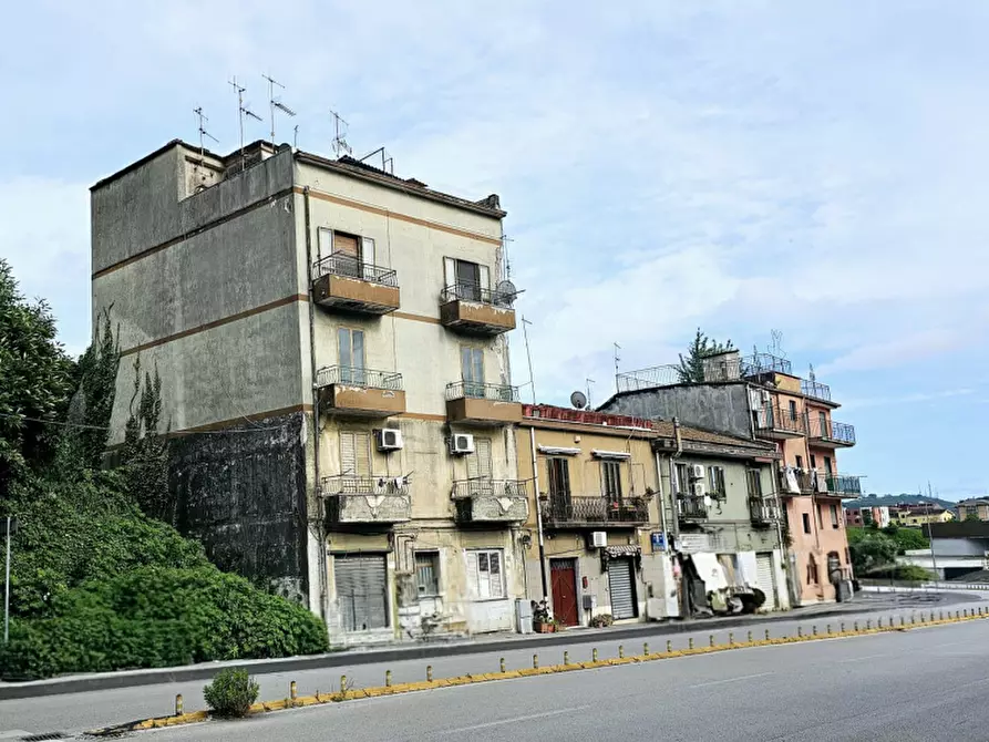 Immagine 1 di Appartamento in vendita  in Via dei Greci a Salerno