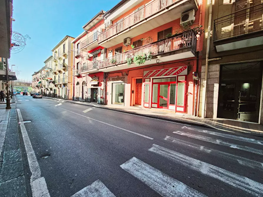 Immagine 1 di Negozio in vendita  in Via Cristoforo Capone a Salerno