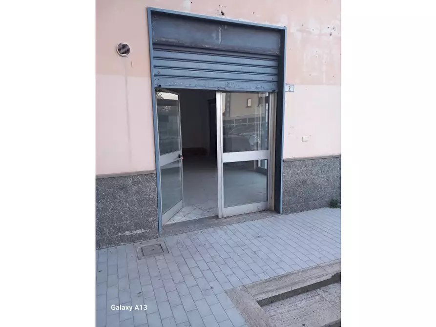 Immagine 3 di Negozio in affitto  in Via Pompei a Pontecagnano Faiano