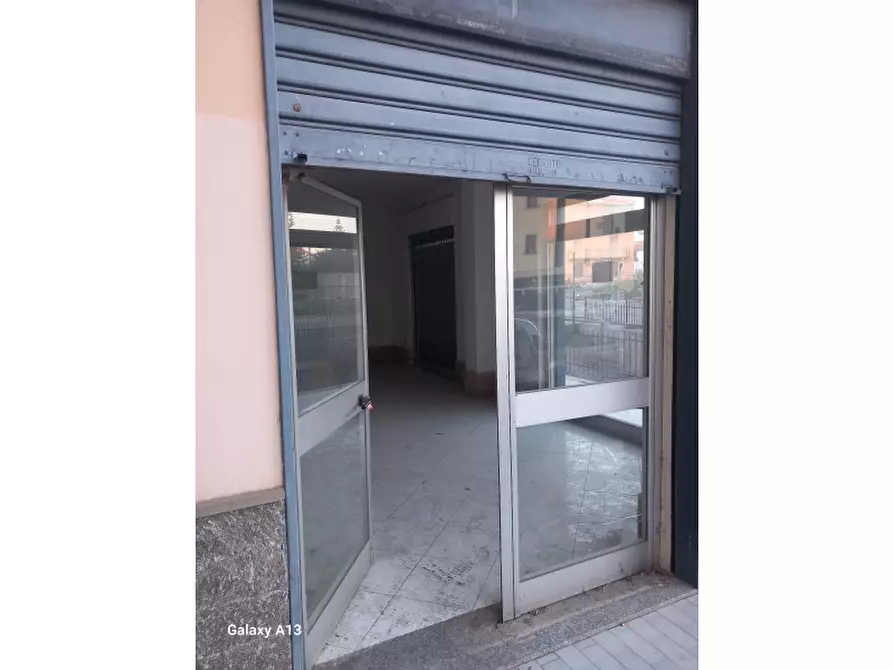 Immagine 5 di Negozio in affitto  in Via Pompei a Pontecagnano Faiano