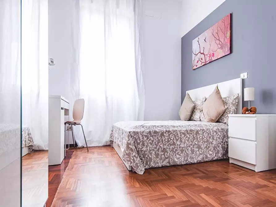 Immagine 1 di Camera in affitto  in Via Guido Guarini Matteucci1 a Milano